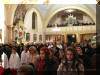 Dr. Terny�k Csaba �rsek �r meg�ldja a d�sz�t�fest�s�ben helyre�ll�tott templomot