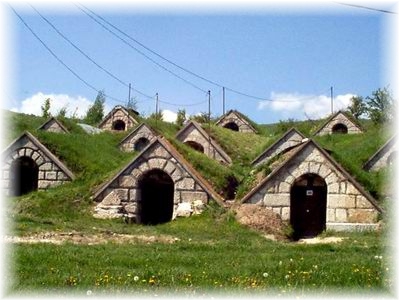 K�porosi pincesor - a Vil&aacute;g&ouml;r&ouml;ks&eacute;g r&eacute;sze / Weinkellerviertel K�poros - Weltkulturerbes