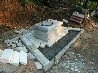 K�sz�l az V. st�ci� t�rburkolata