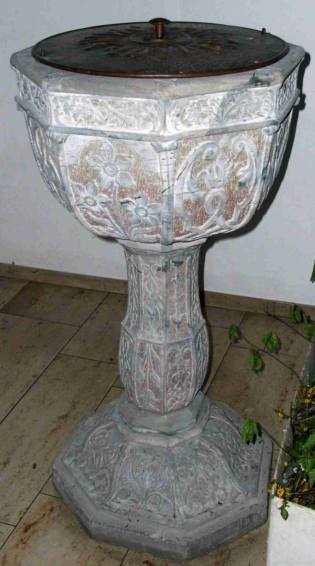 "St.-Ulrich-Taufstein" - Keresztel� k�t (1608)