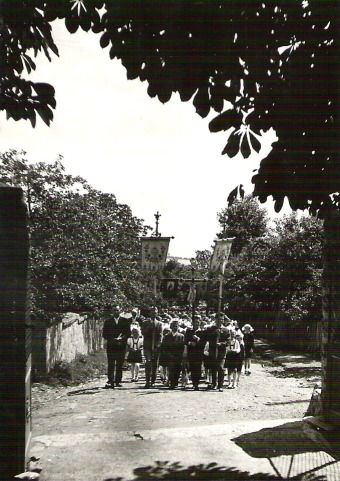 Processzi� a templom�ton 1962-ben